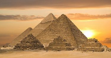 Comment sont construites les pyramides