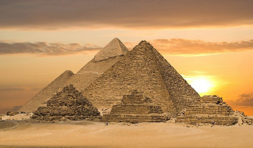 Comment sont construites les pyramides